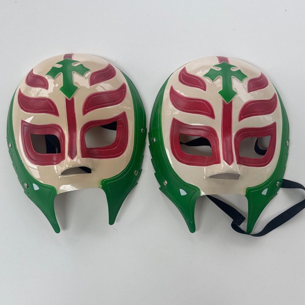 WWE 2010 Raw Superstar Rey Mysterio's‎ Amazing Mask Plastic 2